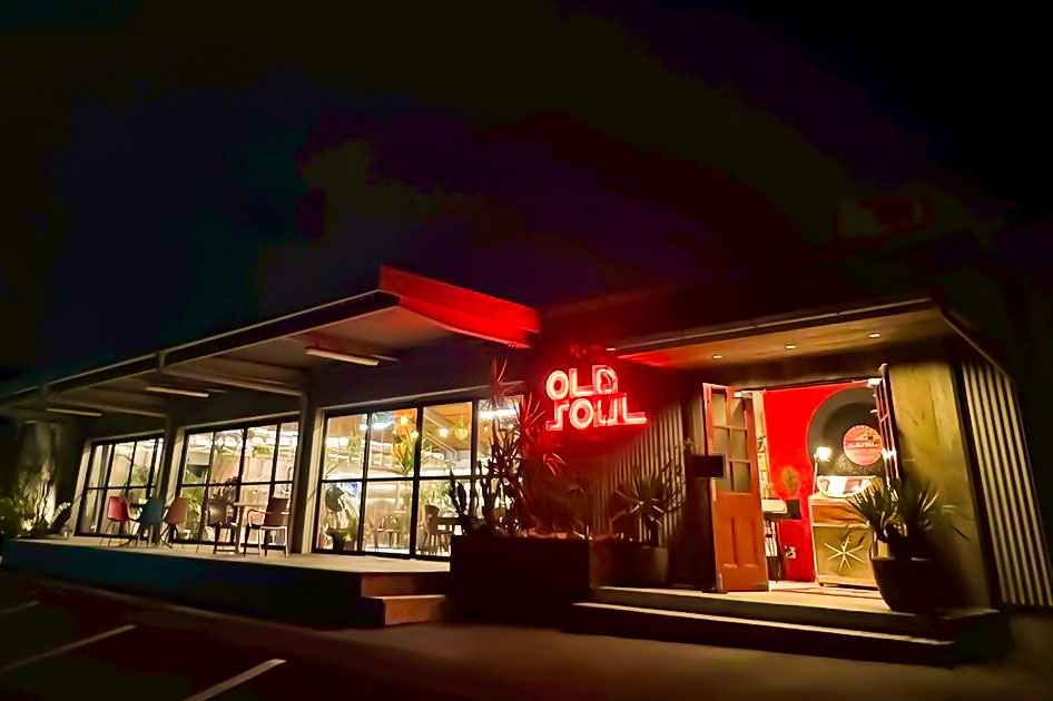 Old Soul 夜の外観イメージ
